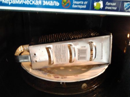 Грязная терка в микроволновке
