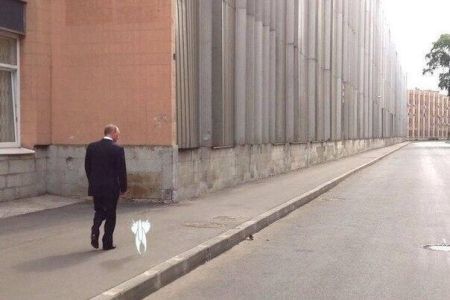 Кошак Путина на прогулке с ним